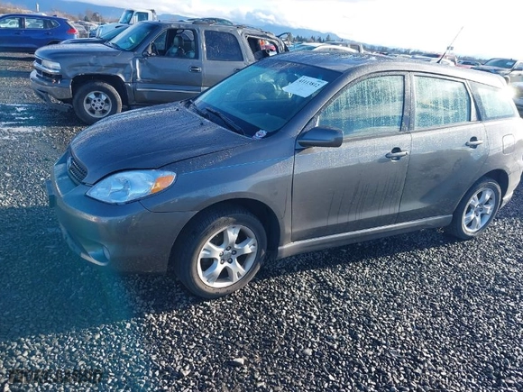 2006 Toyota Matrix STD with VIN 2T1LR32E26C553258, listed as a IAAI auction lot 41113812 with 165,475 mi miles. Bid and sale history available at carsss.com. Image 2.