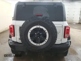 2024 Ford Bronco z VIN 1FMEE1BP7RLA56385, wystawiony jako Copart lot #50716535 z przebiegiem 6 120 mil mil oraz Czysty tytuł • Clean title. Historia ofert i sprzedaży dostępna na DreamBid. Obrazek 6.