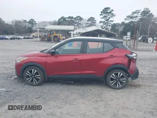 2019 Nissan Kicks SR with VIN 3N1CP5CU0KL516307, listed as a IAAI auction lot 41554064 with 104,224 mi miles. Bid and sale history available at carsss.com. Image 14.