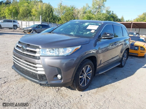 2019 Toyota Highlander SE with VIN 5TDJZRFH7KS950268, listed as a IAAI auction lot 40516162 with 37,868 mi miles. Bid and sale history available at carsss.com. Image 2.