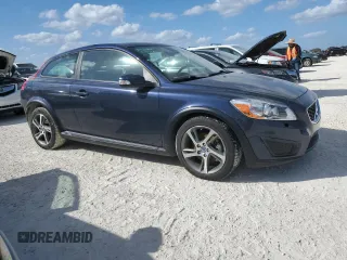 2013 Volvo C30 T5 z VIN YV1672MK9D2307541, wystawiony jako Copart lot #74385534 z przebiegiem 32 577 mil mil oraz Nie do naprawy. Historia ofert i sprzedaży dostępna na DreamBid. Obrazek 4.