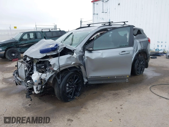 2023 GMC Terrain SLE z VIN 3GKALTEG8PL208986, wystawiony jako IAAI lot #40679682 z przebiegiem 11 023 mil mil oraz . Historia ofert i sprzedaży dostępna na DreamBid. Obrazek 2.