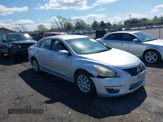 2013 Nissan Altima 2.5 S with VIN 1N4AL3AP7DC257482, listed as a IAAI auction lot 41986255 with 246,422 mi miles. Bid and sale history available at carsss.com. Image 1.