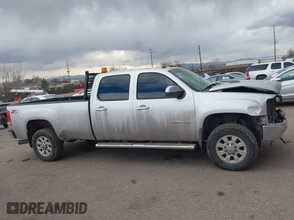 2013 GMC Sierra 2500HD SLT z VIN 1GT121C83DF202114, wystawiony jako IAAI lot #41669669 z przebiegiem 179 676 mil mil oraz . Historia ofert i sprzedaży dostępna na DreamBid. Obrazek 13.