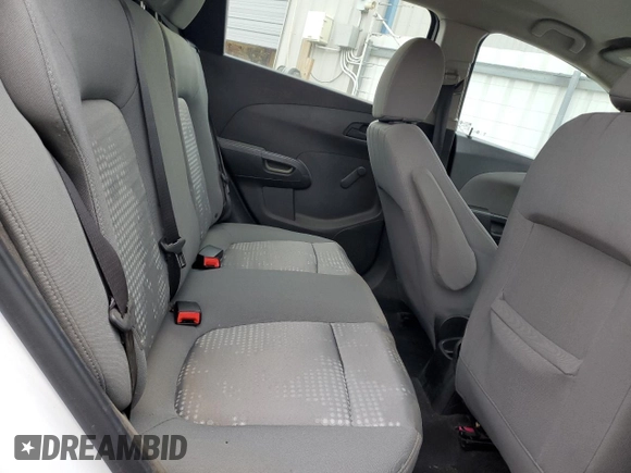 2016 Chevrolet Sonic LS z VIN 1G1JA6SH7G4175526, wystawiony jako Copart lot #55615685 z przebiegiem 178 691 mil mil oraz Czysty tytuł • Clean title. Historia ofert i sprzedaży dostępna na DreamBid. Obrazek 11.