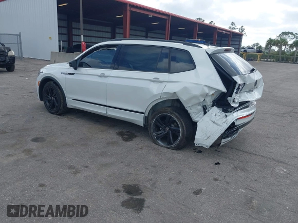 2024 Volkswagen Tiguan SE R-Line Black with VIN 3VVCB7AX6RM093792, listed as a IAAI auction lot 42117670 with 15,379 mi miles and . Bid and sale history available at DreamBid. Image 3.