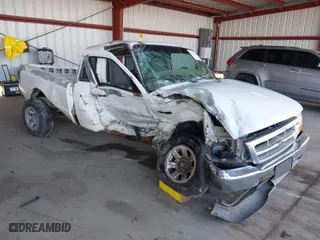 2000 Ford Ranger XL with VIN 1FTYR14C8YPC08441, listed as a IAAI auction lot 41261747 with 258,755 mi miles. Bid and sale history available at carsss.com. Image 1.