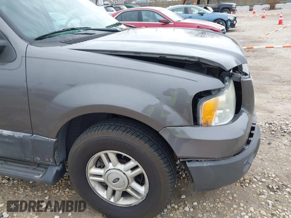2004 Ford Expedition Special Service with VIN 1FMPU16L44LA06653, listed as a IAAI auction lot 41827182 with 125,996 mi miles. Bid and sale history available at carsss.com. Image 13.