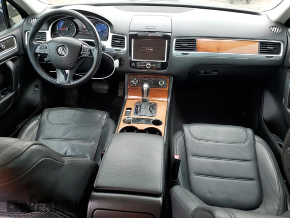 2011 Volkswagen Touareg Lux z VIN WVGFK9BP4BD001551, wystawiony jako Copart lot #58743065 z przebiegiem 142 661 mil mil oraz Szkoda całkowita • Salvage title. Historia ofert i sprzedaży dostępna na DreamBid. Obrazek 8.