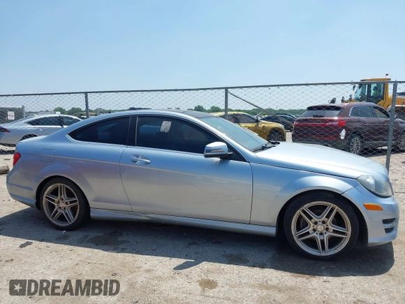 2013 Mercedes-Benz C 250 с VIN WDDGJ4HB1DG113838, выставлен на аукционе IAAI как лот 42338738 с пробегом 168 206 миль миль и . История ставок и продаж доступна на DreamBid. Изображение 13.