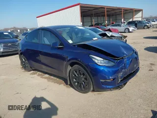 2021 Tesla Model Y Standard Range with VIN 5YJYGDED5MF121874, listed as a IAAI auction lot 41238170 with 72,041 mi miles. Bid and sale history available at carsss.com. Image 1.