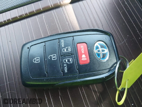 2021 Toyota Sienna LE z VIN 5TDKSKFCXMS031520, wystawiony jako IAAI lot #42080878 z przebiegiem 66 336 mil mil oraz . Historia ofert i sprzedaży dostępna na DreamBid. Obrazek 11.