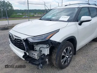 2021 Toyota Highlander XLE with VIN 5TDHZRBH9MS551417, listed as a IAAI auction lot 42751622 with 60,295 mi miles and . Bid and sale history available at DreamBid. Image 18.