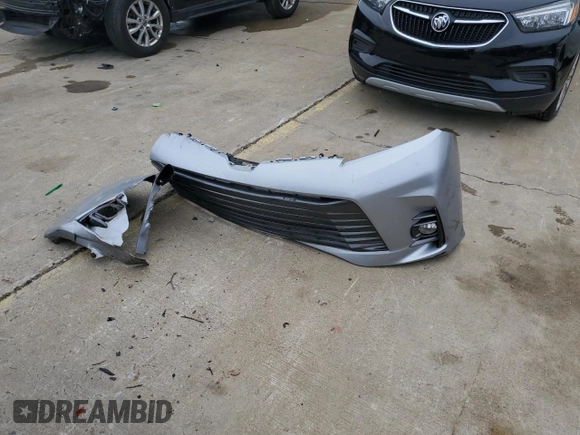 2018 Toyota Sienna XLE Auto Access Seat with VIN 5TDYZ3DC1JS920846, listed as a Copart auction lot 54431585 with 73,182 mi miles and Salvage Title. Bid and sale history available at DreamBid. Image 13.