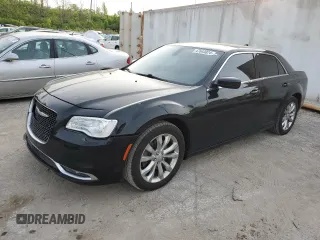 2017 Chrysler 300 Limited z VIN 2C3CCARG9HH582699, wystawiony jako Copart lot #47643024 z przebiegiem 117 926 mil mil oraz Czysty tytuł • Clean title. Historia ofert i sprzedaży dostępna na DreamBid. Obrazek 1.