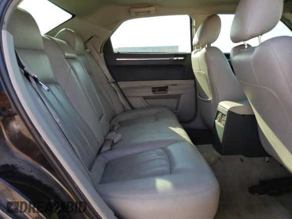 2006 Chrysler 300 C with VIN 2C3KA63H06H272552, listed as a Copart auction lot 72185684 with 105,737 mi miles and Salvage Title. Bid and sale history available at carsss.com. Image 10.