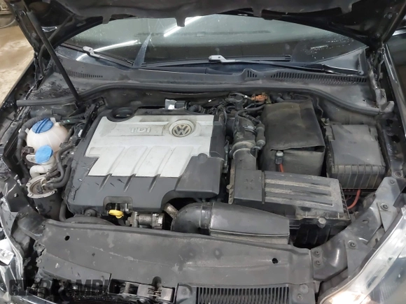 2014 Volkswagen Jetta SportWagen TDI w/Sunroof & Nav with VIN 3VWPL7AJ2EM626110, listed as a IAAI auction lot 42093622 with 115,691 mi miles. Bid and sale history available at carsss.com. Image 9.