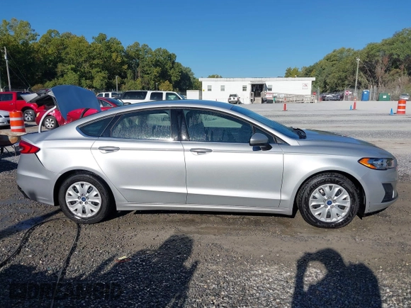 2019 Ford Fusion S with VIN 3FA6P0G70KR209661, listed as a IAAI auction lot 40319091 with 46,466 mi miles and . Bid and sale history available at DreamBid. Image 13.