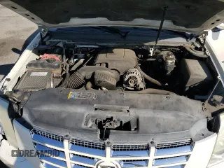 2008 Cadillac Escalade z VIN 1GYEC63888R100205, wystawiony jako Copart lot #46505685 z przebiegiem 159 066 mil mil oraz Szkody całkowita. Historia ofert i sprzedaży dostępna na DreamBid. Obrazek 12.