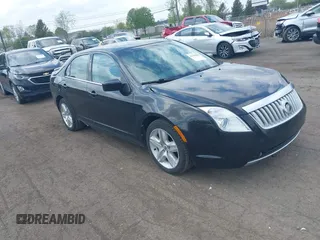 2010 Mercury Milan z VIN 3MEHM0HA5AR617012, wystawiony jako IAAI lot #42104808 z przebiegiem 190 540 mil mil oraz . Historia ofert i sprzedaży dostępna na DreamBid. Obrazek 1.
