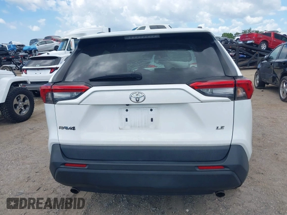 2021 Toyota RAV4 LE z VIN 2T3H1RFV8MW182801, wystawiony jako IAAI lot #42519435 z przebiegiem 44 932 mil mil oraz . Historia ofert i sprzedaży dostępna na DreamBid. Obrazek 16.