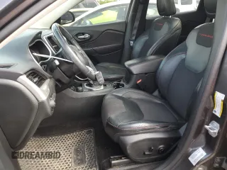 2015 Jeep Cherokee Trailhawk z VIN 1C4PJMBS2FW610618, wystawiony jako Copart lot #52243625 z przebiegiem 136 234 mil mil oraz Szkoda całkowita • Salvage title. Historia ofert i sprzedaży dostępna na DreamBid. Obrazek 7.