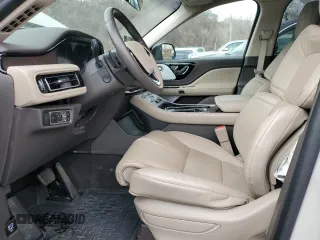 2023 Lincoln Aviator Reserve z VIN 5LM5J7XC5PGL11848, wystawiony jako Copart lot #50815295 z przebiegiem Nie podano mil oraz Szkoda całkowita • Salvage title. Historia ofert i sprzedaży dostępna na DreamBid. Obrazek 7.