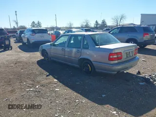 1999 Volvo S70 z VIN YV1LS56D4X2567657, wystawiony jako IAAI lot #41383089 z przebiegiem Nie podano mil oraz . Historia ofert i sprzedaży dostępna na DreamBid. Obrazek 3.