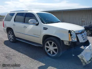 2008 Cadillac Escalade with VIN 1GYFK63898R257796, listed as a IAAI auction lot 42054046 with 241,820 mi miles. Bid and sale history available at carsss.com. Image 1.