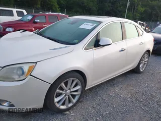 2014 Buick Verano Convenience Group z VIN 1G4PR5SK6E4104813, wystawiony jako IAAI lot #42601410 z przebiegiem 124 321 mil mil oraz . Historia ofert i sprzedaży dostępna na DreamBid. Obrazek 2.