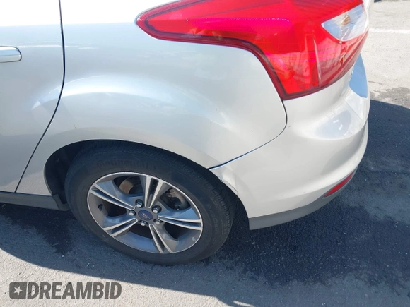 2014 Ford Focus SE z VIN 1FADP3K28EL254693, wystawiony jako IAAI lot #42280155 z przebiegiem 126 250 mil mil oraz . Historia ofert i sprzedaży dostępna na DreamBid. Obrazek 6.