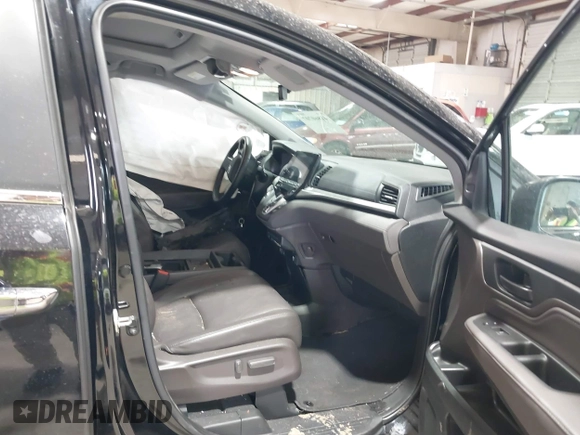 2018 Honda Odyssey Touring with VIN 5FNRL6H87JB105410, listed as a IAAI auction lot 41860707 with 91,908 mi miles. Bid and sale history available at carsss.com. Image 5.