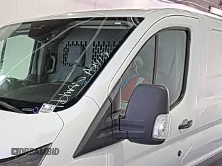 2019 Ford Transit z VIN 1FTYE1YM5KKB87003, wystawiony jako IAAI lot #42610488 z przebiegiem 106 642 mil mil oraz . Historia ofert i sprzedaży dostępna na DreamBid. Obrazek 12.