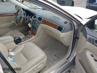2005 Lexus ES 330 with VIN JTHBA30G255073920, listed as a IAAI auction lot 41886960 with 118,848 mi miles. Bid and sale history available at carsss.com. Image 5.