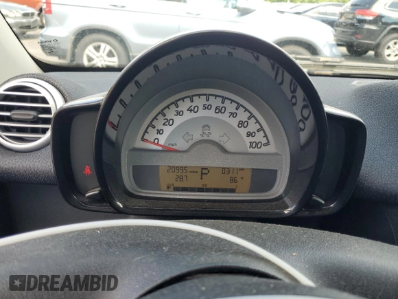 2015 Smart fortwo Passion z VIN WMEEJ3BA8FK797266, wystawiony jako Copart lot #64777655 z przebiegiem 20 995 mil mil oraz Szkoda całkowita • Salvage title. Historia ofert i sprzedaży dostępna na DreamBid. Obrazek 9.