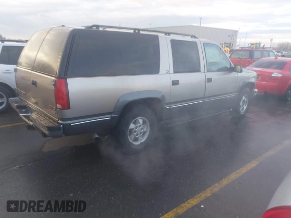 1999 GMC Suburban z VIN 1GKFK16R4XJ799354, wystawiony jako IAAI lot #41696999 z przebiegiem 269 606 mil mil oraz . Historia ofert i sprzedaży dostępna na DreamBid. Obrazek 4.