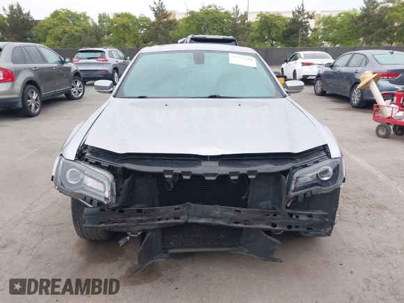 2018 Chrysler 300 S z VIN 2C3CCABG3JH266313, wystawiony jako IAAI lot #42397694 z przebiegiem 79 549 mil mil oraz . Historia ofert i sprzedaży dostępna na DreamBid. Obrazek 12.
