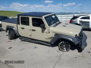 2020 Jeep Gladiator Sport S with VIN 1C6HJTAG5LL161239, listed as a Copart auction lot 60348605 with 35,333 mi miles and Salvage title. Bid and sale history available at DreamBid. Image 4.