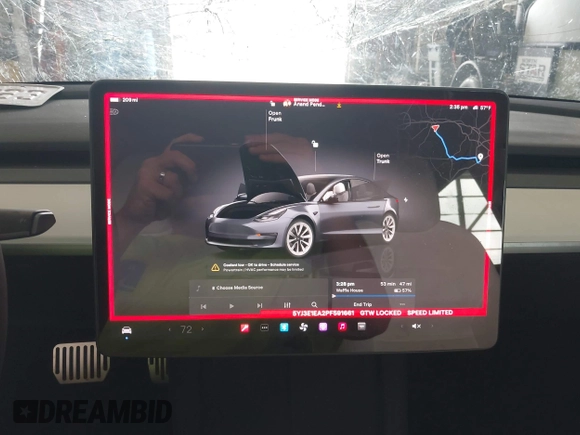 2023 Tesla Model 3 z VIN 5YJ3E1EA2PF591661, wystawiony jako IAAI lot #42014086 z przebiegiem 13 945 mil mil oraz . Historia ofert i sprzedaży dostępna na DreamBid. Obrazek 18.