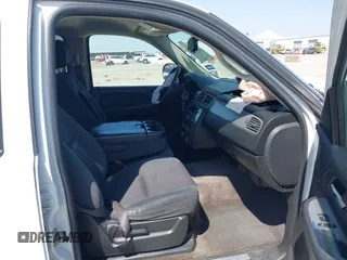 2009 Chevrolet Suburban LS z VIN 1GNFC16J29J109498, wystawiony jako IAAI lot #41768705 z przebiegiem 201 330 mil mil oraz . Historia ofert i sprzedaży dostępna na DreamBid. Obrazek 5.