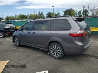 2020 Toyota Sienna XLE z VIN 5TDDZ3DC0LS242575, wystawiony jako Copart lot #54747655 z przebiegiem Nie podano mil oraz Szkoda całkowita • Salvage title. Historia ofert i sprzedaży dostępna na DreamBid. Obrazek 2.