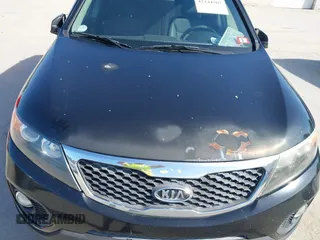 2013 Kia Sorento LX with VIN 5XYKTCA60DG347929, listed as a IAAI auction lot 42144507 with 210,216 mi miles. Bid and sale history available at carsss.com. Image 6.