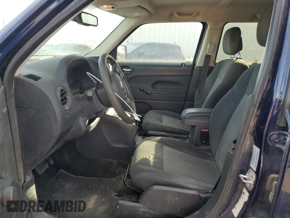 2016 Jeep Patriot Sport z VIN 1C4NJPBA9GD546882, wystawiony jako Copart lot #47746985 z przebiegiem 162 817 mil mil oraz Czysty tytuł • Clean title. Historia ofert i sprzedaży dostępna na DreamBid. Obrazek 7.
