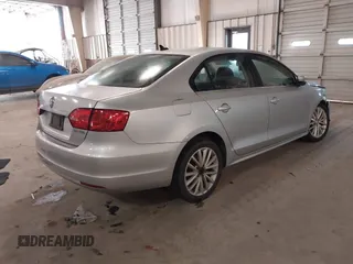 2012 Volkswagen Jetta Sedan SEL w/Sunroof with VIN 3VWLX7AJ4CM344390, listed as a IAAI auction lot 41439880 with 220,093 mi miles. Bid and sale history available at carsss.com. Image 4.