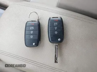 2014 Kia Sorento LX z VIN 5XYKT4A7XEG460996, wystawiony jako IAAI lot #42270696 z przebiegiem 105 677 mil mil oraz . Historia ofert i sprzedaży dostępna na DreamBid. Obrazek 11.