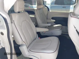 2020 Chrysler Pacifica Limited z VIN 2C4RC1GG9LR139786, wystawiony jako IAAI lot #41857783 z przebiegiem 105 182 mil mil oraz . Historia ofert i sprzedaży dostępna na DreamBid. Obrazek 8.