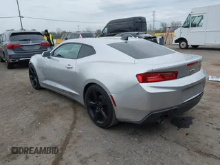 2017 Chevrolet Camaro 1LT z VIN 1G1FB1RXXH0142127, wystawiony jako IAAI lot #41731901 z przebiegiem 87 961 mil mil oraz . Historia ofert i sprzedaży dostępna na DreamBid. Obrazek 3.