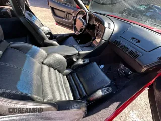 1990 Chevrolet Corvette z VIN 1G1YY2385L5119459, wystawiony jako Copart lot #55402695 z przebiegiem 51 537 mil mil oraz Tytuł czysty. Historia ofert i sprzedaży dostępna na DreamBid. Obrazek 5.