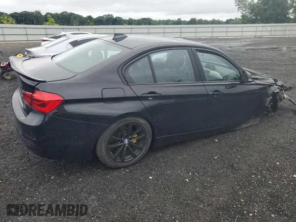 2017 BMW 3 Series 320i xDrive z VIN WBA8A3C34HA067209, wystawiony jako Copart lot #61074805 z przebiegiem 93 838 mil mil oraz Szkoda całkowita • Salvage title. Historia ofert i sprzedaży dostępna na DreamBid. Obrazek 3.