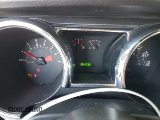 2005 Ford Mustang Deluxe with VIN 1ZVFT84N155186984, listed as a Copart auction lot 52913395 with 264,052 mi miles and Salvage Title. Bid and sale history available at carsss.com. Image 9.